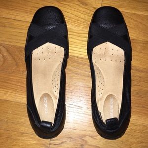 Comfortable black flats